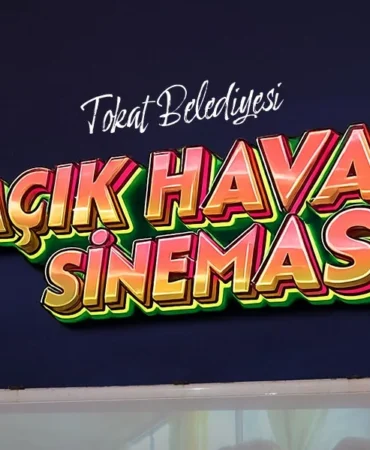 tokatta-yaz-aksamlari-bir-baska-guzel-acik-hava-sinema-keyfi-basladi