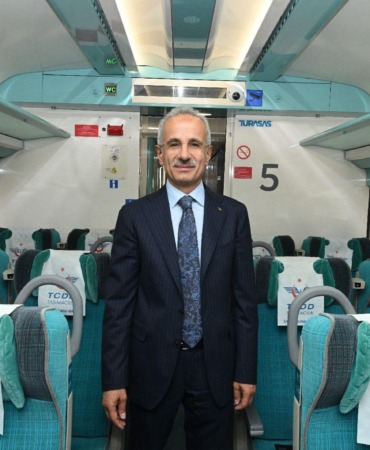 ulastirma-ve-altyapi-bakani-abdulkadir-uraloglu-22-temmuz-itibariyla-uzunkopru-halkali-uzunkopru-parkurunda-milli-elektrikli-tren-setlerimizi-kullanmaya-baslayacagiz