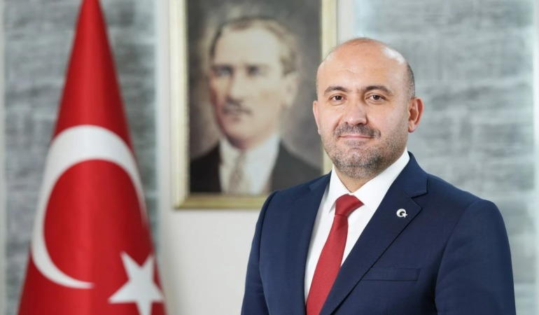 AK Partili Albayrak’tan CHP’li Belediyelere Sert Eleştiriler: “Eskişehir Yönetilemiyor, Koltuk Kavgasına Düştüler”