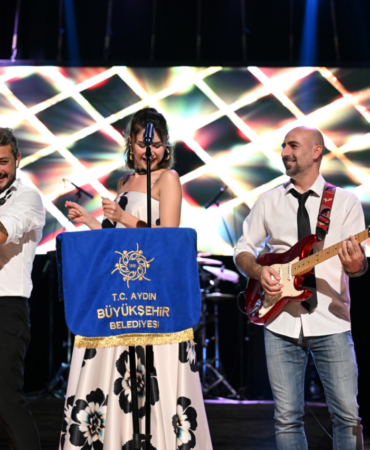 aydin-buyuksehir-belediyesi-sanati-vatandasin-ayagina-tasiyor-yaz-etkinliklerinin-adresi-didim-oldu