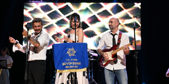 aydin-buyuksehir-belediyesi-sanati-vatandasin-ayagina-tasiyor-yaz-etkinliklerinin-adresi-didim-oldu