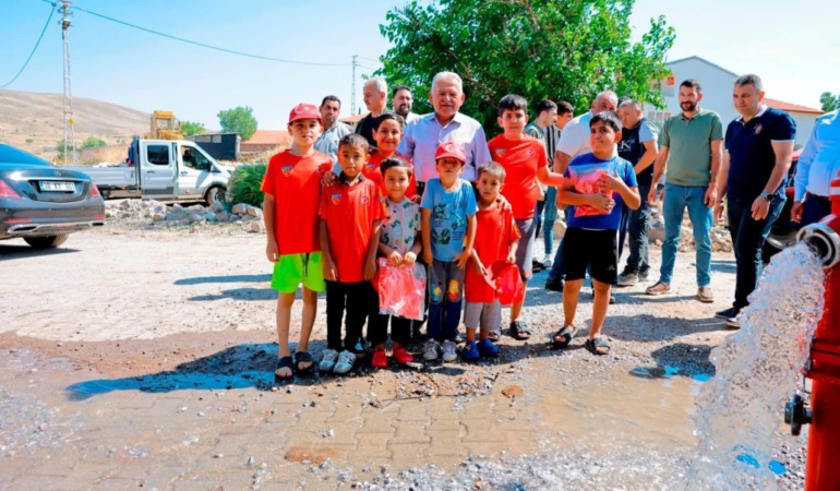 Başkan Büyükkılıç Develi ve Yahyalı’da Vatandaşla Buluştu: “Durmak Yok, Hizmete Koşmaya Devam”