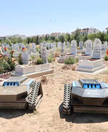 baskan-ugur-ibrahim-altay-teknolojiyle-hizmette-donem-baslatti-konya-mezarliklarinda-robotik-bakim