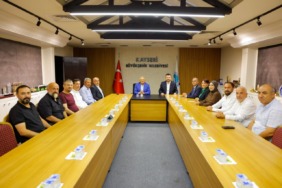 kayseri-buyuksehir-belediyesinde-yogun-ziyaret-trafigi-gonul-belediyeciligi-vurgusu