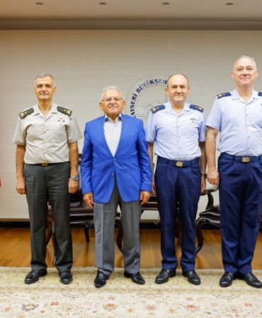 kayseride-anlamli-veda-garnizon-ve-jandarma-komutanlarindan-baskan-buyukkilica-ziyaret
