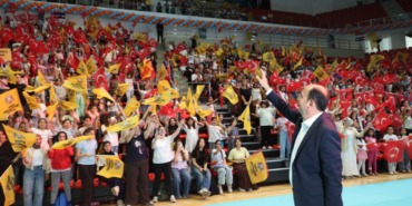 konya-buyuksehir-belediyesinden-unutulmaz-kapanis-genc-komek-yaz-okulu-sertifika-soleni