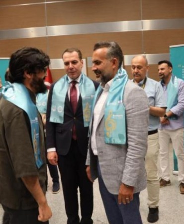sanliurfa-buyuksehir-belediyesi-genclik-korosu-vox-humanis-sanat-ruzgari-estirdi