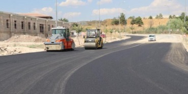 sanliurfa-buyuksehirden-bir-caddeye-daha-modern-dokunus-asfalt-calismalari-basladi