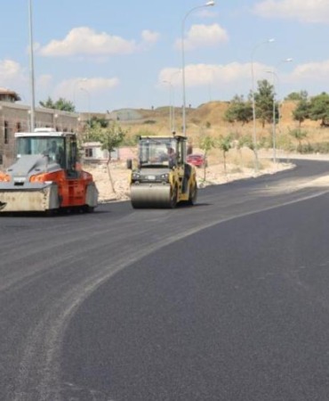 sanliurfa-buyuksehirden-bir-caddeye-daha-modern-dokunus-asfalt-calismalari-basladi
