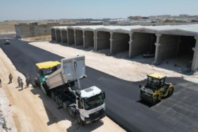 sanliurfa-buyuksehirden-esnafa-ulasim-kolayligi-gida-ve-matbaacilar-sitesi-yolu-sicak-asfaltla-yenilendi