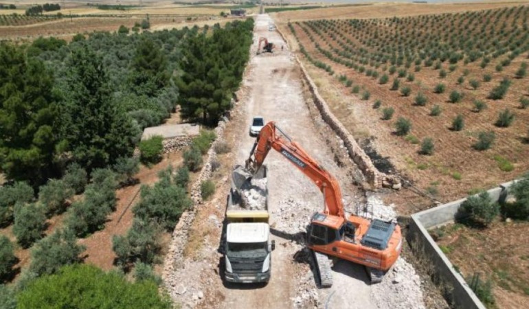 Şanlıurfa Büyükşehir’den İki İlçeyi Bağlayan Stratejik Adım: Grup Yolu Sıcak Asfalta Kavuşuyor