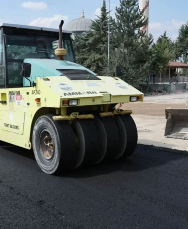 tokat-belediyesinden-ulasimda-konfor-hamlesi-fidanlik-caddesinde-asfalt-calismalari-tamamlaniyor