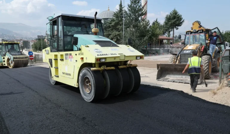 Tokat Belediyesi’nden Ulaşımda Konfor Hamlesi: Fidanlık Caddesi’nde Asfalt Çalışmaları Tamamlanıyor