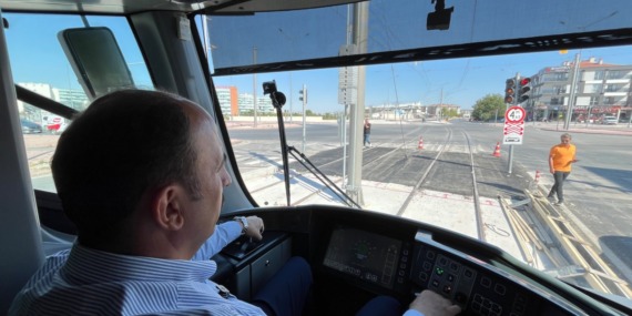 baskan-altay-tamamlanan-adliye-sehir-hastanesi-tramvay-hattinda-test-surusu-yapti