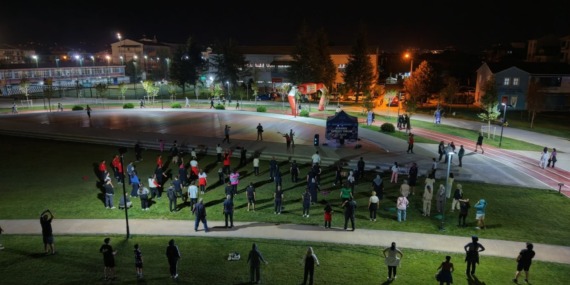 duzcede-yesil-alanlar-sporla-senleniyor-merkez-parkta-hareketli-gunler