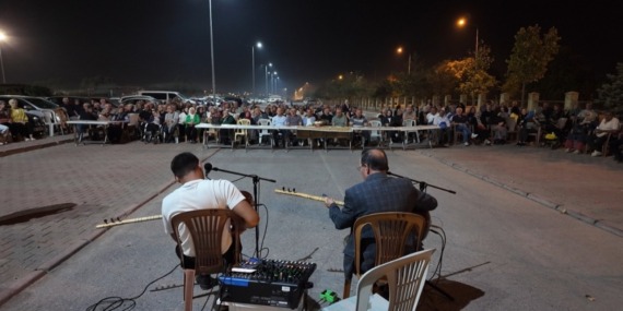 hobi-bahcelerinde-muzik-ziyafeti-kayserililer-sazli-sozlu-senlikte-bulustu-sosyal-topluluk-odakli