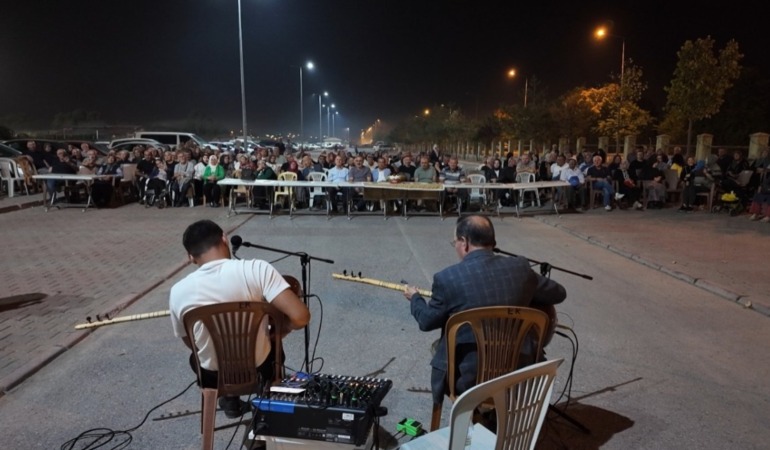 Hobi Bahçelerinde Müzik Ziyafeti: Kayserililer Sazlı Sözlü Şenlikte Buluştu