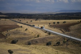 kayseride-kirsal-ulasim-konforu-artiyor-15-kilometrelik-aks-bastan-sona-yenileniyor