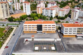 kayseride-okul-bahcelerine-dogal-dokunus-buyuksehir-ekiplerinden-peyzaj-ve-agaclandirma-hamlesi