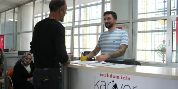 kecioren-belediyesi-kariyer-ofisi-82-kisiyi-daha-yeni-isine-kavusturdu