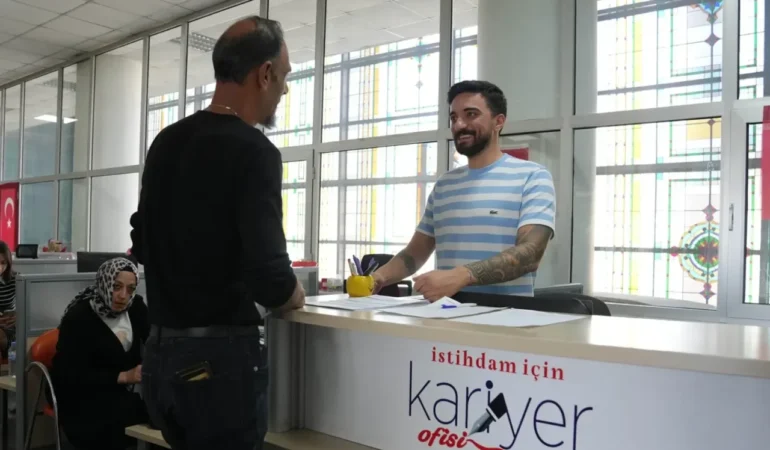 Keçiören Belediyesi Kariyer Ofisi 82 Kişiyi Daha Yeni İşine Kavuşturdu