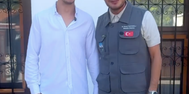 tokatta-gulumseten-bulusma-sesini-taklit-eden-gencle-bir-araya-gelen-baskan-yazicioglu-kahkahaya-boguldu