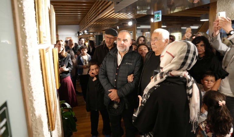 Geleneksel Sanatlar Konya’da Yaşatılıyor: Ebru Talebelerinin Eserleri Sanatseverlerle Buluştu