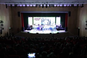 genclik-merkezinde-unutulmaz-gece-selcukluda-anadolu-rock-konseri-buyuk-ilgi-gordu