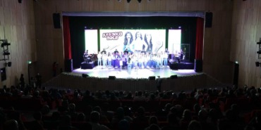 genclik-merkezinde-unutulmaz-gece-selcukluda-anadolu-rock-konseri-buyuk-ilgi-gordu