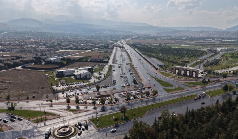 Kayseri’de Ulaşım ve Konfor Artıyor: Millet Bahçesi Çevresine 20 Milyon TL’lik Otopark Yatırımı
