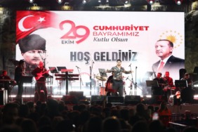 keciorende-unutulmaz-29-ekim-gecesi-semicenk-konseriyle-keciorende-cumhuriyet-coskusu-zirve-yapti