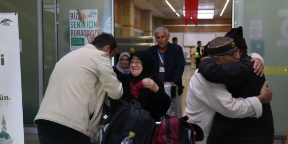 konyada-duygu-dolu-karsilama-umre-kafilesi-kutsal-topraklardan-memleketlerine-dondu