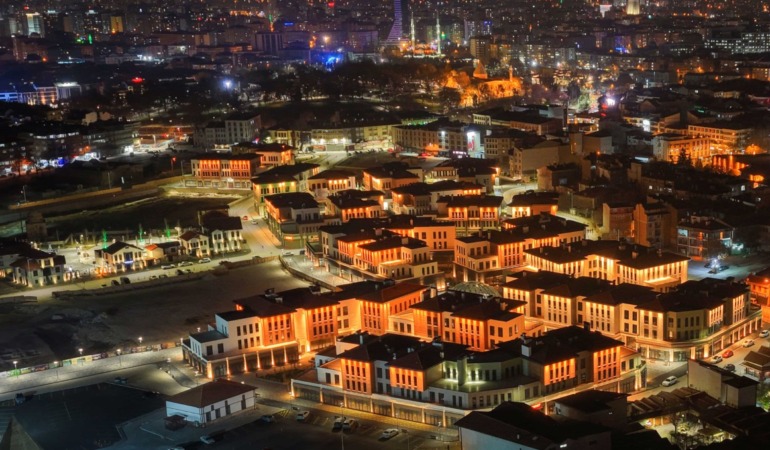 Meram’ın Ticari Cazibe Merkezinde Yeni Fırsat: Suriçi Çarşısı’nda İş Yerleri İhaleyle Satılıyor