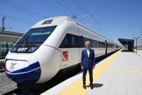 ulastirma-ve-altyapi-bakani-abdulkadir-uraloglu-hattimizin-hizmete-girmesiyle-tekirdag-kirklareli-ve-edirneyi-de-hizli-tren-agimiza-dahil-ederek-trakyayi-hizli-tren-konfor